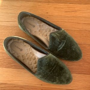 Birdies the heron in green velvet size 6.5